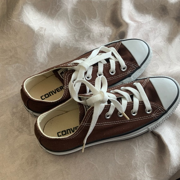 Brown Converse Size 3 Shoes - Picture 5 of 17